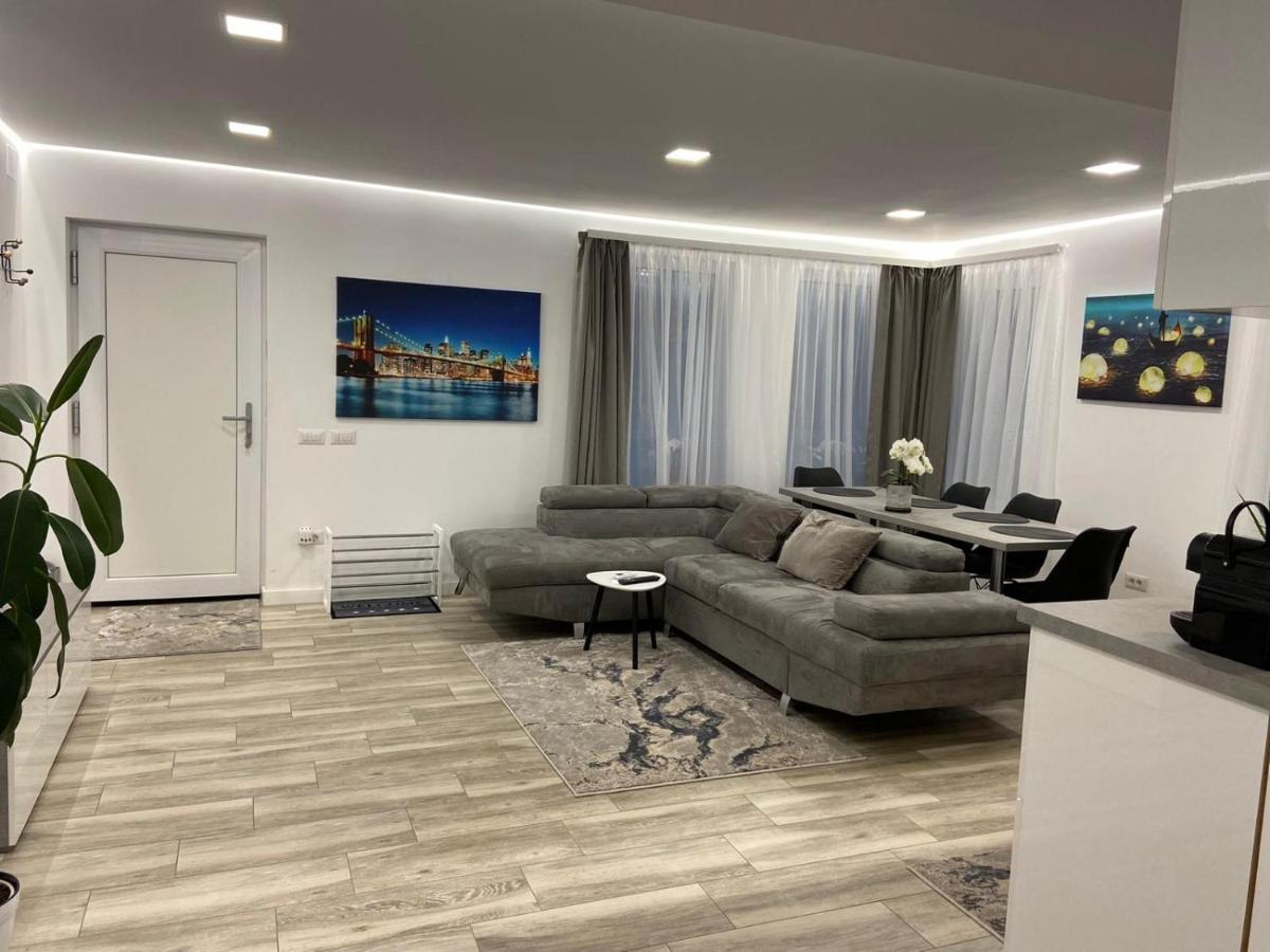 Lora Studio Apartment Suceava Exterior photo