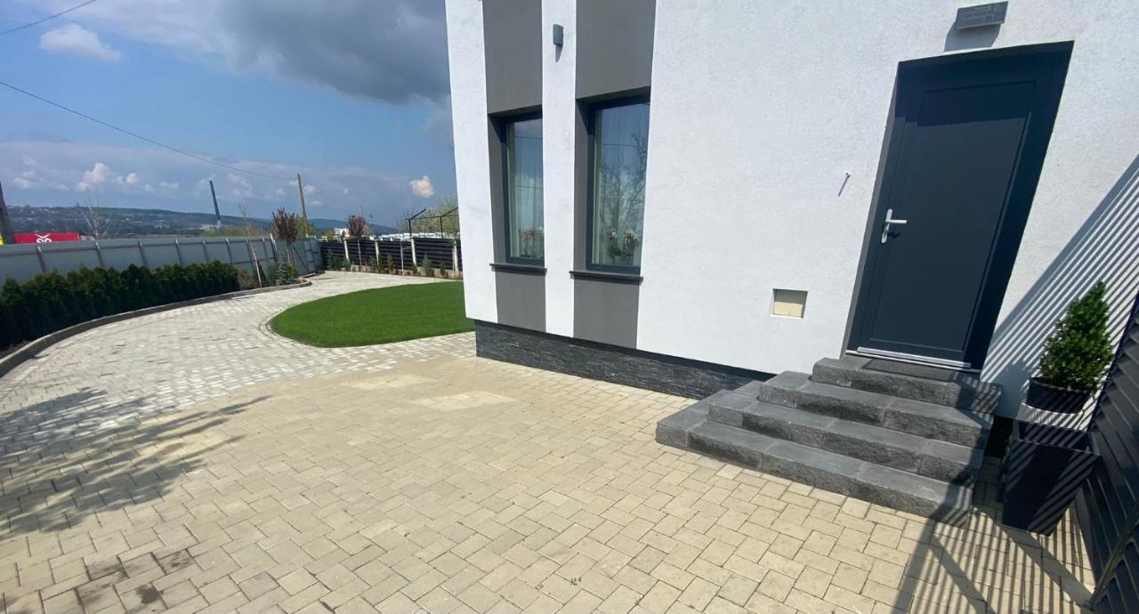 Lora Studio Apartment Suceava Exterior photo
